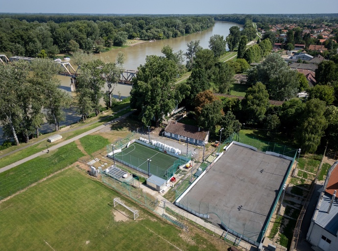 Felújítják a műfüves pályákat